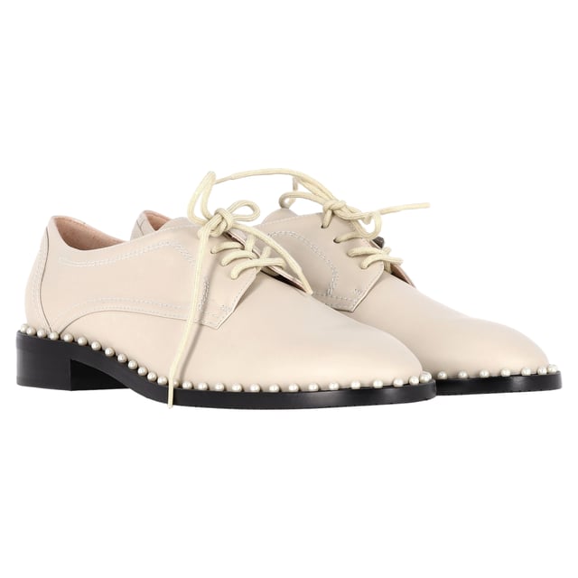 VINTAGE, RRP AS NEW
Step into refined elegance with the Stuart Weitzman Pearl Accent Brogues in Nude Leather. These sophisticated brogues feature a smooth nude leather finish, perfectly complemented by delicate pearl accents that add a touch of luxurious detail. The classic brogue design is updated with a modern twist, making these shoes an ideal choice for both professional settings and stylish evenings out. Elevate your footwear collection with these timelessly elegant brogues.

Stuart Weitzman Pearl Accent Brogues in Nude Leather

Condition: Excellent
Signs of wear: Include Box., No visible sign of wear. No Mark at insole.,  Very light mark at soles.
Packaging: Box, Dust bag
Color: Nude
Material: Leather | leather
Size: EU38/US7.5/UK5
Measurements: Insole length: 300
SKU: TONPUGBSH381518W