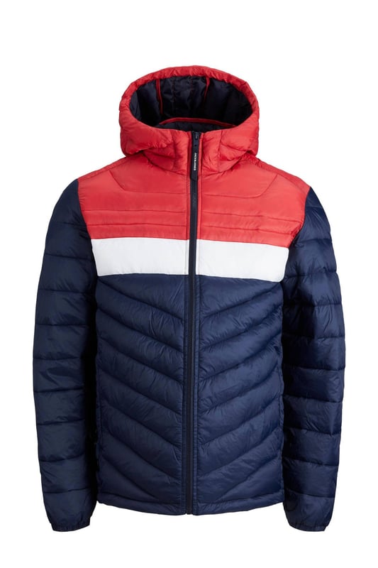 Eine tolle Steppjacke für Herren von der Marke JACK & JONES. Sehr angenehm zu tragen, bequem, warm und sportlich geschnitten zugleich. Kann mit vielen Kleidungsstücken kombiniert werden. Der hohe Kragen und die Kapuze halten den Wind von den Ohren und dem Hals fern. Zwei Seitentaschen bieten Platz für Habseligkeiten.