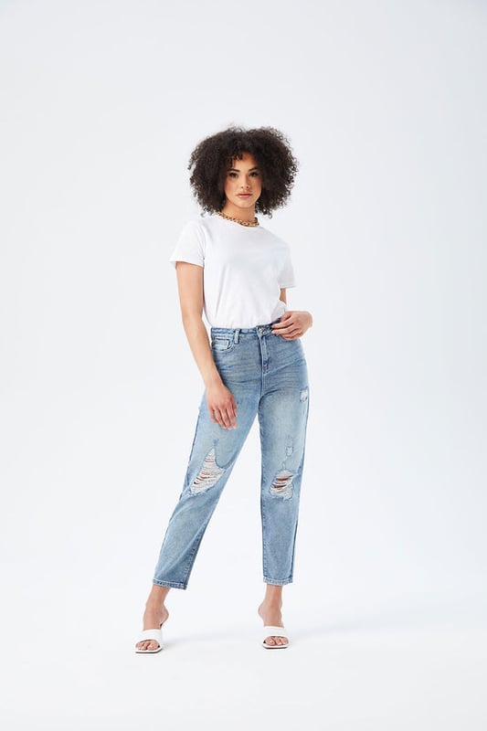 Model is 5'9.5 and wears a size 8. Ripped mom jeans are a wardrobe classic and are Lola jeans are a must! Responsibly sourced and part of our sustainable range