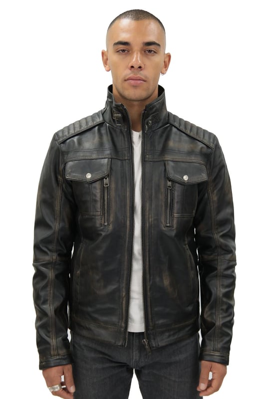El estilo desgastado característico de nuestra piel de napa de primera calidad brilla aquí. Esta chaqueta de motociclista presenta un cuello alto de estilo clásico que se puede cerrar con una cremallera YKK de longitud completa. El canesú delantero está equipado con bolsillos con solapa y compartimentos verticales con cremallera, con otros dos bolsillos con cierre de botón en la cintura. Además, los hombros tienen paneles acolchados que armonizan con el cuello alto para producir un aspecto contemporáneo de vanguardia. Esta chaqueta está disponible en los colores clásicos negro y marrón. • 100 % piel de napa ultra suave de primera calidad. • Acolchado lujoso en los paneles de los hombros de la chaqueta • Cremallera YKK gruesa • 4 bolsillos exteriores funcionales con cierre de botón, 2 bolsillos exteriores con cremallera • Etiquetas tejidas a mano de primera calidad. • Cuello alto elegante con cierre de botón a presión