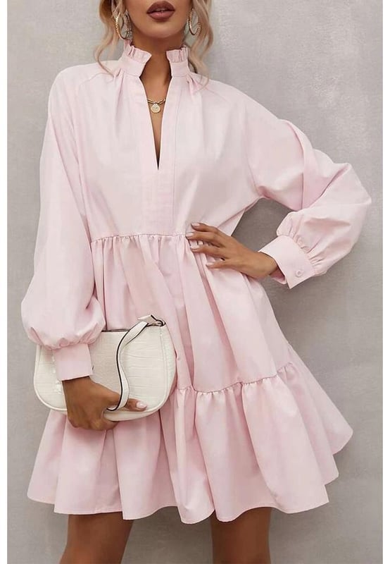 Vestido Largo de Ropa con Cuello Alzado Fruncido de Manga Larga  
  Diseño elegante con atención al detalle  
  Cuello alzado fruncido para un toque de dramatismo  
  Mangas largas para cobertura y calidez  
  Detalle femenino de volantes  
  Sofisticado y a la moda  
  Perfecto para ocasiones formales y uso diario  
  Hecho para mujeres que aprecian la calidad y el estilo  
Material: 95% Poliéster 5% Elastano