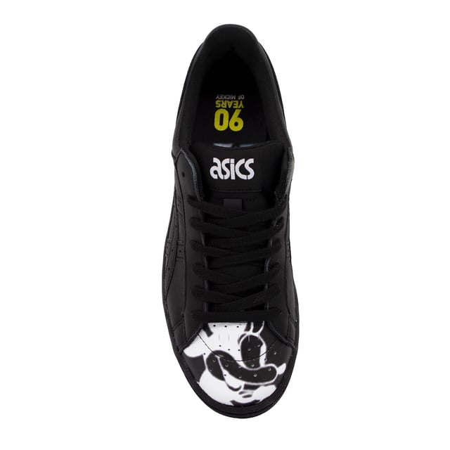 To celebrate Mickey’s 90th Anniversary, the ASICSTIGER™ brand has collaborated with Disney on an exclusive GEL-PTG™ pack. The GEL-PTG™ sneakers are based on the iconic basketball shoes from the ‘80s, renowned as one of Japan’s most popular basketball shoes ever designed. An all-over leather execution with a perforated vamp makes it a breathable choice for all-day wear, while a rubber out-sole provides much-needed grip and pivot points on the out-sole allow quick movements. The classic ASICS Stripe design and tonal laces round it off with a stylish edge, while the Mickey printed outer and sock liners honor this beloved character.