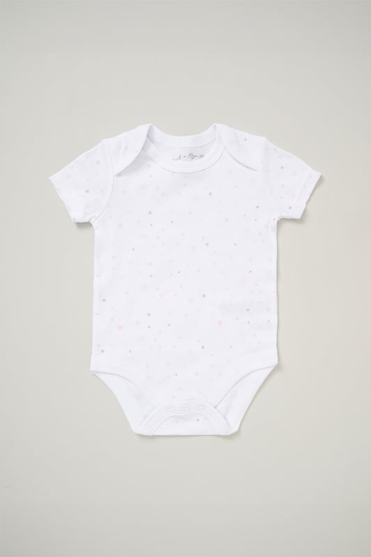 Surprise new parents with the printed 5-Piece baby gift Set from Rock A Bye Baby Boutique. This thoughtful bundle includes a cosy matching all-in-one, bodysuit, bib, hat, and mitts for essential wardrobe pieces. Crafted from 100% cotton, each item ensures their baby stays stylish and snug, perfect for everyday wear or special occasions. Packaged elegantly in a mesh bag.