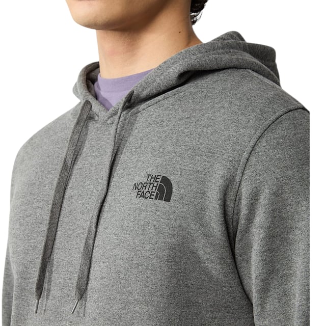 The North Face Simple Dome Hoodie is a year-round staple. A comfortable fit with a subtle half dome logo on the chest and kangaroo pocket for chilly hands, it’s the perfect piece to pack for your adventures out in the wild