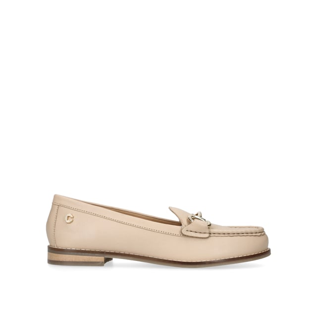 The Snap is a slip on loafer crafted from a blush leather. The gold tone horsebit detail sits across the toe of the shoe. There is a small gold tone Icon C at the outer heel.