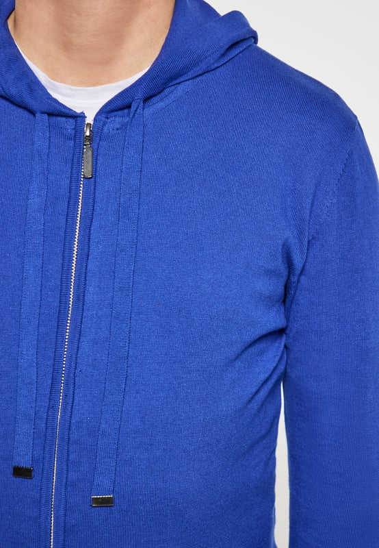 Deze hoodie met volledige ritssluiting heeft een ritssluiting, een capuchon met trekkoord en geribde manchetten voor een goede pasvorm. Dit basic sweatshirt met lange mouwen biedt veelzijdigheid voor dagelijks gebruik. Het strakke, eenvoudige ontwerp maakt het een essentiële toevoeging aan elke garderobe.  Jas met capuchon