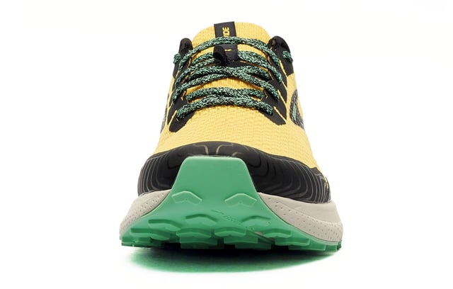 Venture off road with ease in these Brooks Divide 4 mens running shoes, designed to make the transition from road to trail seamless so you can focus on racking up the miles.
 Designed with a breathable textile upper, feet are kept cool and dry whilst a DNA Loft midsole offers customised cushioning adapting to your feet with every glide giving smoother transitions and softer landings.
 TrailTack rubber traction underfoot provides a reliable feel so you can venture offroad with confidence, with high surface area lugs that helps you adapt to uneven terrain and a resilient non-skid rubber helps navigate inclines and descents with ease.
 - Textile / synthetic mix upper
 - DNA Loft supportive midsole,
 - Cushioned ankle & heel collar
 - Toe bumper protects against rocks and debris
 - Secure lace up fastening
 - TrailTack rubber traction
 - Comfort cushioned insole
 - Brooks branding throughout