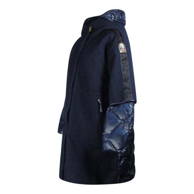 Mantente abrigado y elegante con la chaqueta azul de Parajumpers. Este lujoso abrigo esta confeccionado con un tejido ligero y aislante que retiene el calor y protege contra los elementos. No sacrifiques el estilo por la comodidad: !haz una declaracion!, Relleno: 90% plumon de pato, 10% plumas de pato, Forro: 100% poliamida, Material: 54% lana, 46% poliester, ajuste regular, cierre de cremallera, azul marino, Abrigo azul marino, chaqueta larga extragrande
