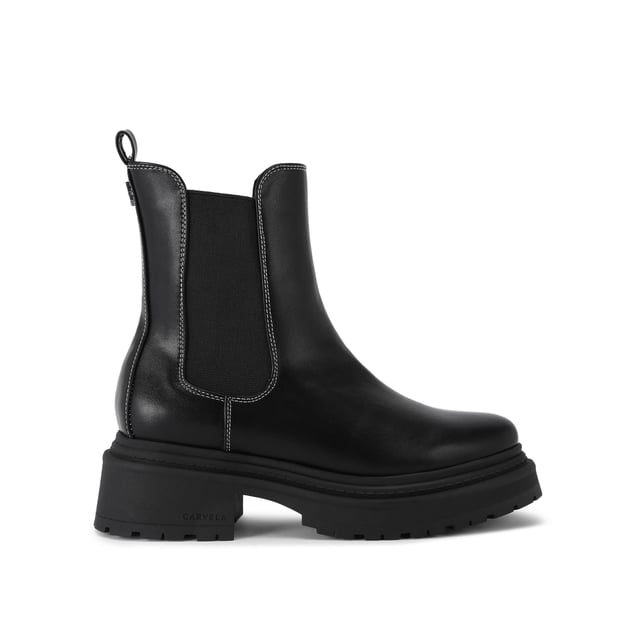 This Collide is a Chelsea boot elevated with chunky black sole. The upper is accented with white stitching and a silver Icon C stud at the back of the ankle.