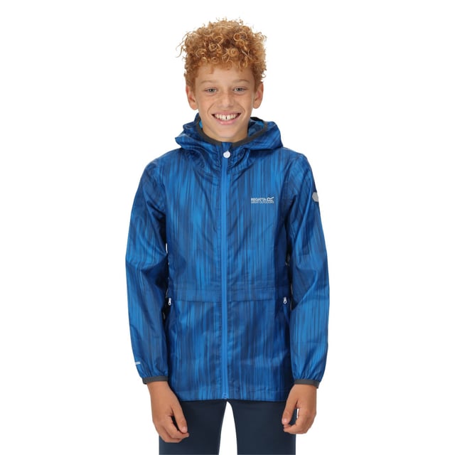 Regatta Boys & Girls Bagley Water Repellent Breathable Coat Breathability rating 5,000g/m2/24hrs. Durable water repellent finish. Taped seams. Mesh lined. Grown on hood. 2 zipped lower pockets. Stretch binding to hood and cuffs. Printed name label (up to age 8). Reflective trim. Packs away into drawstring bag.