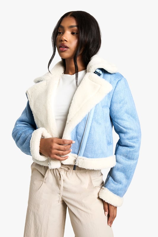Wrap up in the latest coats and jackets and get out-there with your outerwearBreathe life into your new season layering with the latest coats and jackets from boohoo. Supersize your silhouette in a padded jacket, stick to sporty styling with a bomber, or protect yourself from the elements in a plastic raincoat. For a more luxe layering piece, faux fur coats come in fondant shades and longline duster coats give your look an androgynous edge.
