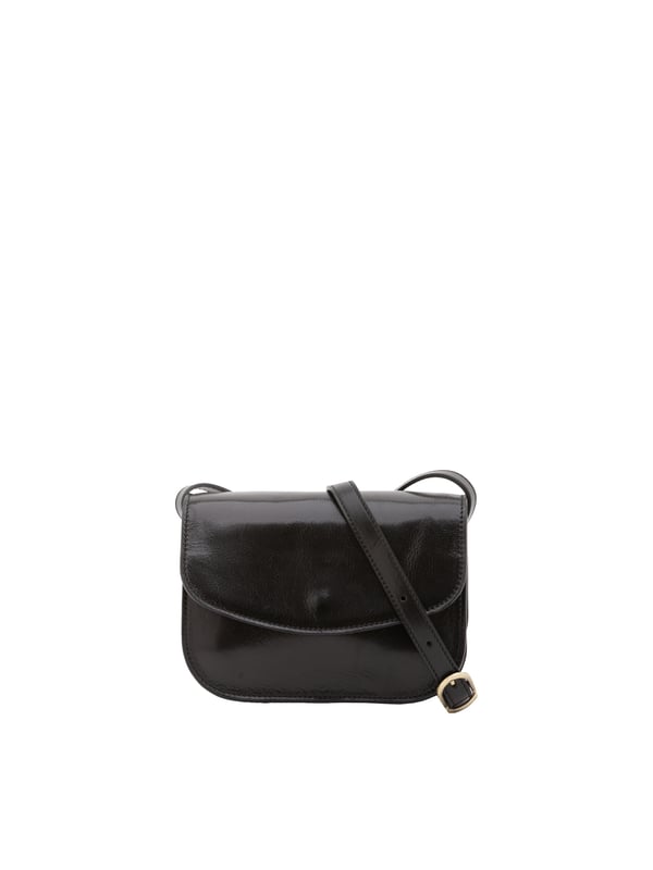 Bolso bandolera para mujer. El cierre es con imán. Los bolsillos internos son uno con cremallera. Los bolsillos externos son uno en la espalda con cremallera. La bandolera es ajustable en piel. Falta el mango. Hay tres compartimentos internos. El material exterior es auténtica piel de vacuno. Internamente está forrado en algodón. Medidas: 22x16x9,5 cm. Hecho en Italia