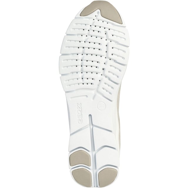 Dieser Sneaker, der sich an der Ästhetik von Laufschuhen orientiert, lässt sich vielseitig stylen und passt gut zu lässigen Alltagslooks. Der federleichte und bequeme Schuh wurde aus Wildleder gefertigt und mit einer kontrastierenden Laufsohle versehen.