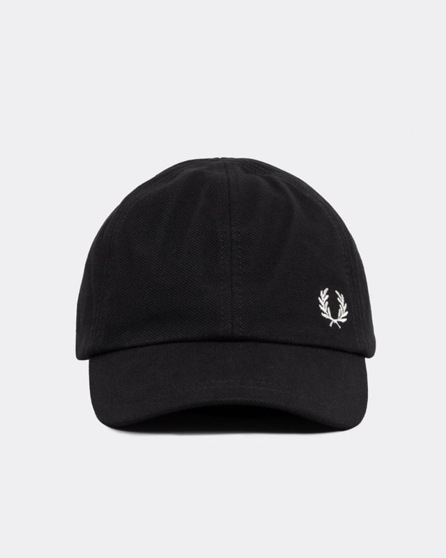 A classic cotton cap inspired by the Fred Perry Shirt.  
Cotton piqué fabric / Internal cotton lining and band / Matte metal adjuster clip / Contrast Laurel Wreath embroidery to the front left side
100% Cotton
HW6726