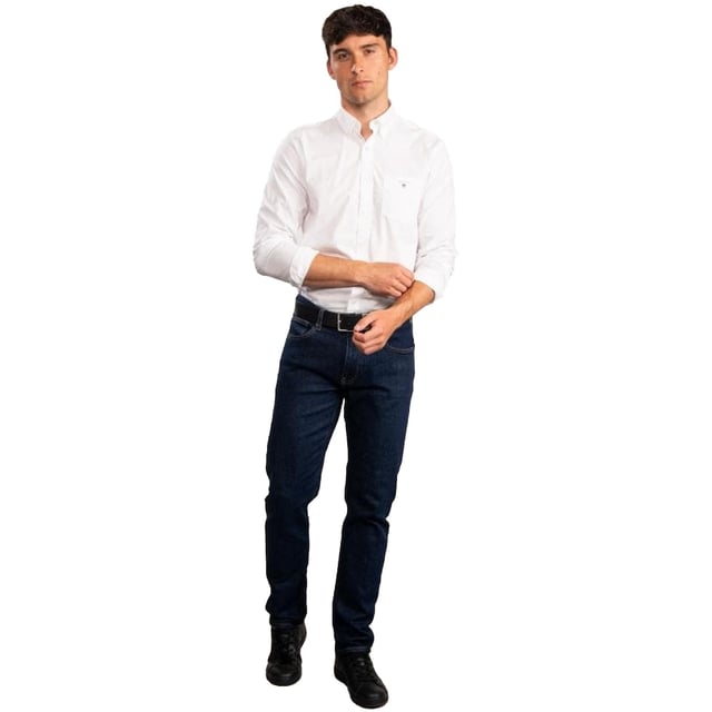 Hechos a mano con algodón ligero y transpirable, estos Gant Originals cuentan con un cuello con botones y el logotipo clásico de la marca en el pecho. La camisa Regular Fit Indigo es un clásico preppy esencial que te llevará a través de los meses más cálidos y más allá. CAMISA GINT OXFORD