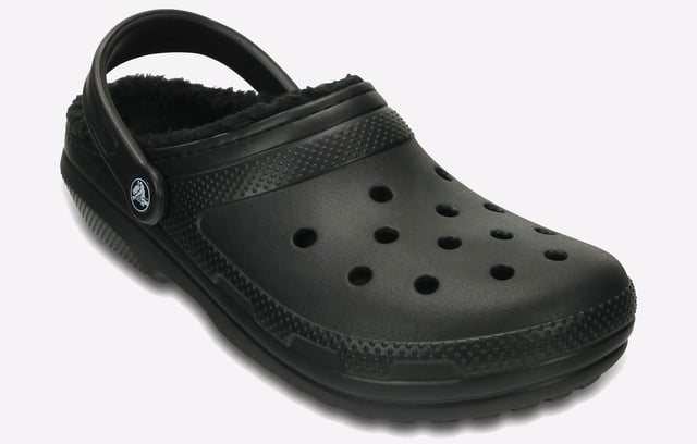 Women's Crocs Classic Lined Clogs in black.- Customizable with Jibbitz™ charms on the upper and backstrap.- Slip on fastening.- Warm, fuzzy liner.- Dual Crocs Comfort™: Blissfully supportive. Soft. Cradling comfort. Ref: 203591060.