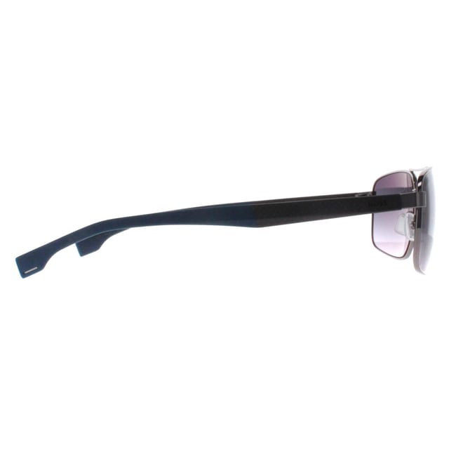 Las gafas de sol Hugo Boss Aviator Hombre Azul Rutenio Azul BOSS 1580/S son un testimonio de elegancia refinada y artesanía superior, perfectas para el individuo exigente. Estas gafas de sol presentan una sofisticada montura elaborada en metal de alta calidad, que garantiza su durabilidad y un ajuste cómodo. Su elegante diseño se complementa con unas lentes avanzadas que ofrecen una protección excepcional frente a los dañinos rayos UV.