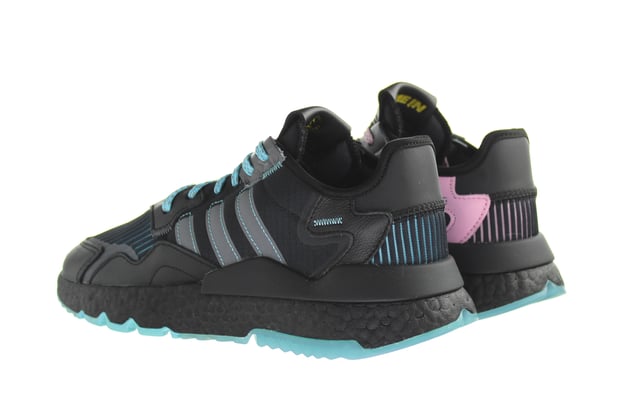 Adidas Ninja Nite Jogger Frainers negros para hombres Defina tu propio camino. Y si necesita un poco de inspiración sobre cómo hacerlo, no busque más. En colaboración, las dos revoluciones culturales se unen para llevar esa mentalidad de riesgo a las calles.