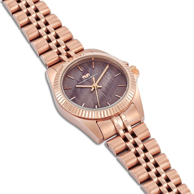 Are you looking for a women's watch that connects timeless look with the quality standards of the old watchmaker's craft? Then this model of the Rhodenwald & Sons label is the perfect choice. The clock manufacturer designs stylish and sustainable masterpieces for all generations: the timepiece enthusiastically with a tidy dial made of mother-of-pearl, simple barnice, obélisque devices and a grooved bezel. The satined stainless steel case with IP finishing in rose gold and a tuned link bracelet made of stainless steel fit harmoniously into the design concept. A precise quartz clock, a screwed housing floor and water resistance up to 5 ATM complete the equipment.