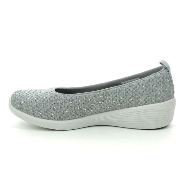 Skechers arya get real 2025