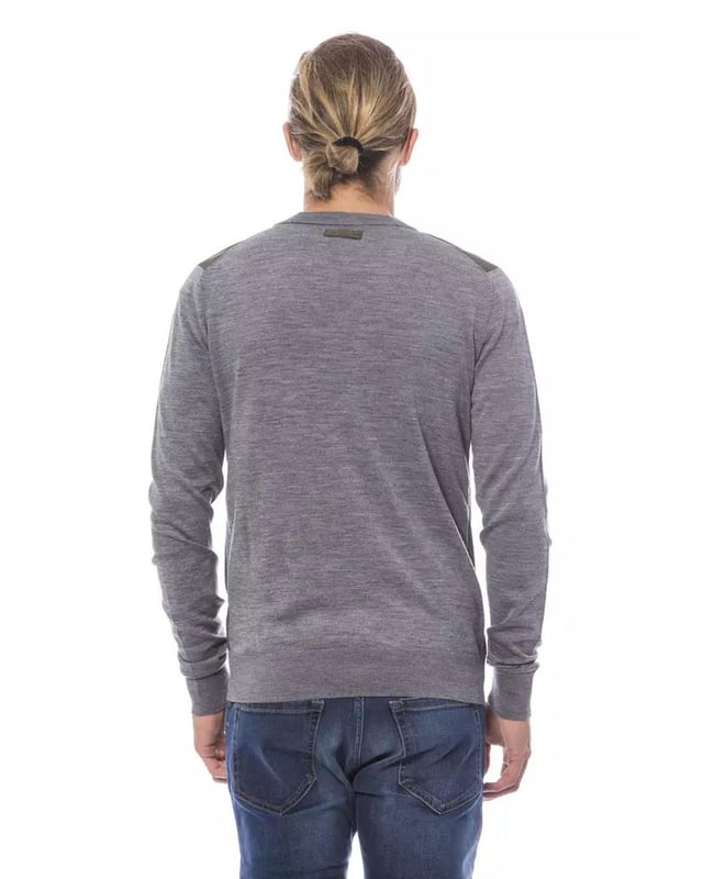 Stylish and versatile Gray Wool TESS Cardigan
  Made from Quality wool
  Perfect for keeping warm during the colder months
  Gray color adds a touch of sophistication
  Suitable for both casual and formal occasions
  Classic design with a button-down front and collar
  Long sleeves and a comfortable fit
  Easy to pair with jeans or tailored trousers
Material: TESS 100% Wool TESS 100% Polyester