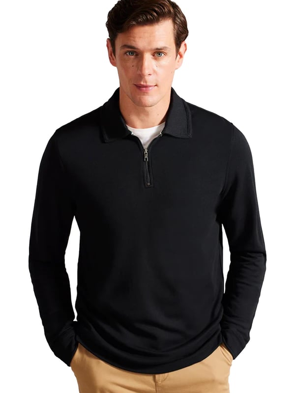 La camiseta polo de manga larga Karpol para hombre de Ted Baker, en color azul marino, ofrece un toque refinado a un básico de armario. Confeccionada en una suave mezcla de modal, esta polo brinda una comodidad excepcional y una sensación lujosa sobre la piel. Presenta un cuello clásico y una cremallera en la solapa, que añade un toque moderno a su diseño atemporal. Las mangas largas lo convierten en una prenda versátil, ideal tanto para looks casuales como para ocasiones más elegantes, proporcionando estilo y comodidad en cualquier situación.