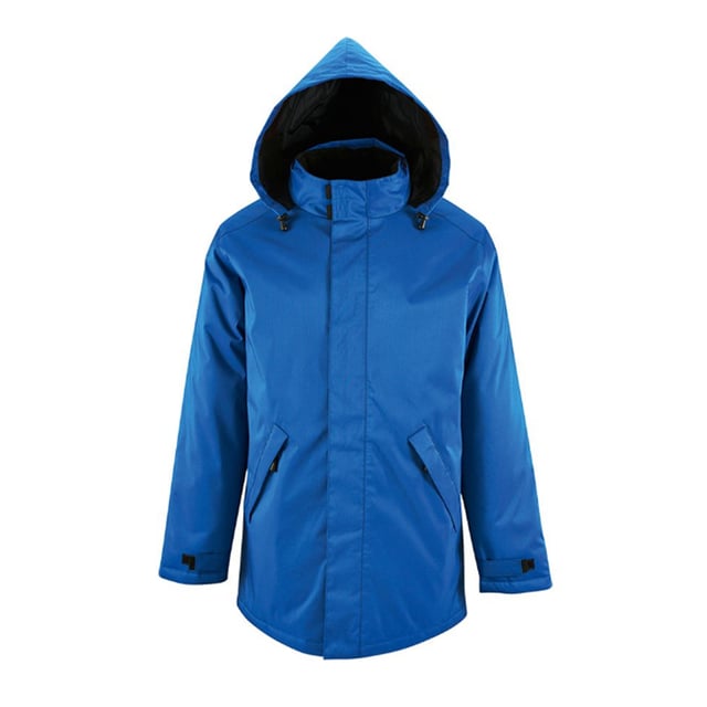 Polyester Wattierung und Innenmaterial. Schauerbeständig und windabweisend. Verstaubare, abnehmbare Kapuze. Mit Fleece gefütterter Kragen. Durchgehender Reißverschluss und Sturmblende mit Klettverschluss und Druckknopf. 2 Seitentaschen. 1 Innentasche. Bündchen mit Klettverschluss. Offener Saum. Zugang für Dekoration. Material: Polyester mit PVC Beschichtung.