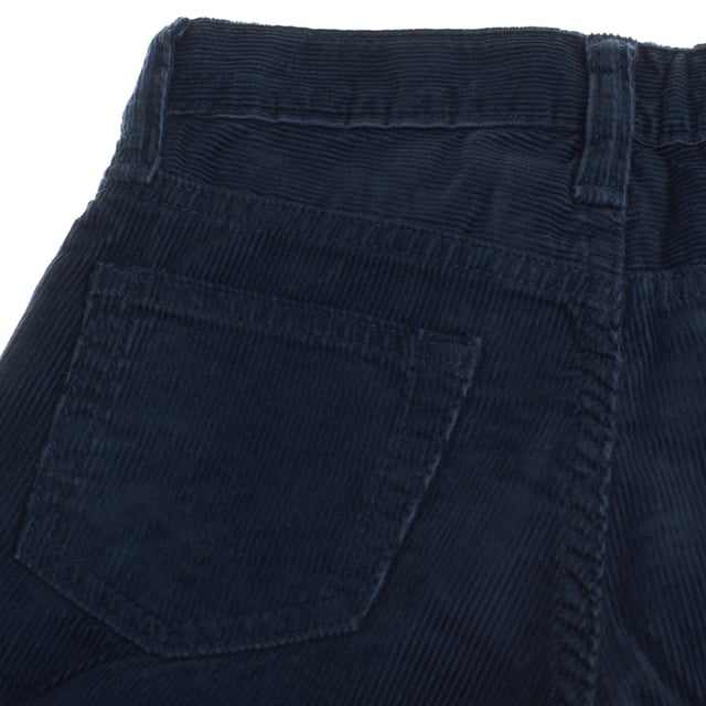 Boys corduroy pants, made from authentic stretch-free corduroy denim for a classic, long-lasting style.

 Featuring a straight cut design, these pants offer a comfortable, traditional fit.

 The front closure features a button in the center, while sizes 4 to 8 include a convenient hook and bar system hidden under a false clasp. Additionally, it includes an adjustable elastic band on the inside, allowing for a perfect and comfortable fit.

 Featuring a zip fly for added practicality, these corduroy jeans are ideal for everyday wear, providing a timeless and functional look.
 Composition: 100% Cotton
 Care:
- Machine wash cold.
 - Use similar colors in the wash.
 - Avoid the use of bleaches.
 - Dry at low temperature in the dryer.
 - Iron at low temperature.
 - Do not dry clean.