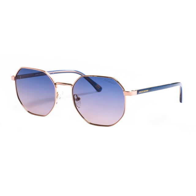 Estas gafas de mujer polarizadas tienen forma hexagonal.
El material principal utilizado en la fabricación de estas gafas es el metal.
Las patillas de estas gafas están fabricadas en acetato, incluye logo de Skechers.
100% Protección UV.
Cristales polarizados.
Incluye los certificados de autenticidad y garantía.
 Medidas: Alto lente: 46 mm. Ancho lente: 54 mm. Puente: 19 mm. Patillas: 140 mm.
 Composición: Metal
 Cuidados:
Utiliza un paño de microfibra suave y limpio para limpiar tus gafas de sol. Este tipo de paño no rayará los lentes.
Evita usar productos de limpieza abrasivos, detergentes, alcohol o acetona, ya que pueden dañar los lentes y los tratamientos antirrefleja