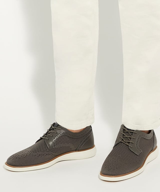 Our Barrow hybrid derby features five-eyelet lacing, a contrasting back pull-on tab for added convenience, and perforated panels to allow airflow. Set upon a visible wedge sole for a contemporary look and added comfort, Barrow will become a durable addition to your smart/casual attire.