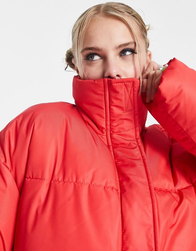 COLLUSION cropped puffer coat with graphic print in pink