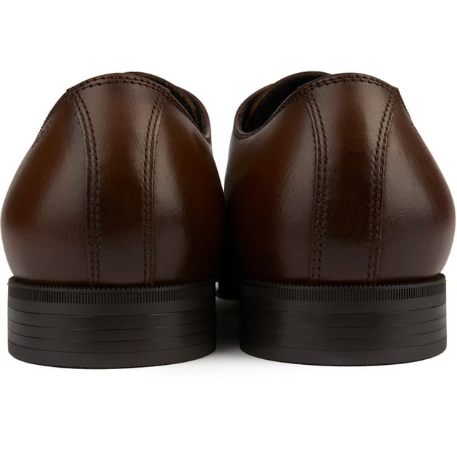 Step Out In Timeless Style With The Boss Theon Derby. Crafted From Rich Brown Leather, This Classic Lace-up Shoe Is All About Sleek Sophistication. Padded Insoles Cushion Your Feet While The Durable Rubber Soles Keep You Steady With Every Dapper Stride. Slip Into These Fine Leather Derbies To Add A Polished Touch To Any Outfit.