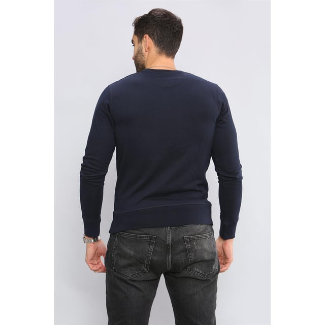 These Original Designer Gant Sweatshirts feature the brands Classic Logo, crew neck collar, ribbed cuffs and hem. Crafted with Cotton Blend, these Gant Shield Sweatshirts are Machine Washable
