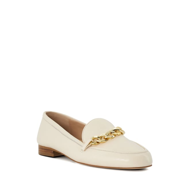 The new way to update your shoe collection? Large chain detailing. Meet Gaiia: the loafer made to elevate your semi-smart lineup, designed in-house with a clean almond-toe silhouette, accented with a contemporary finish.