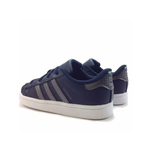 Basket Adidas Superstar i für Mädchen Blau Synthetik. Authentischer Stadt-Schuh der Marke Adidas - Streetwear/Sportswear-Design von Adidas - Adidas für modebewusste Mädchen, perfekt für den Alltag - Blaues Adidas-Basket, das sich hervorragend mit Ihrer Garderobe kombinieren lässt - Bequeme Synthetik-Materialien - Klassische Schnürsenkel - Superstar i - Textil