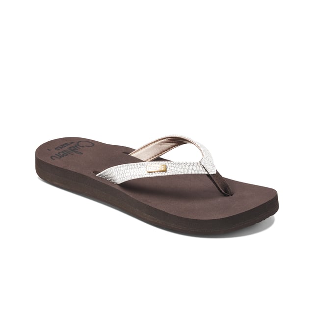 In the court of style, these rule! Reef have made a few subtle twists to the trusty flip flop for a refined look. The vegan leather strap is tapered, but Reef’s signature cushion with high energy rebound footbed stays the same, with maximum comfort, arch support and heel cupping.