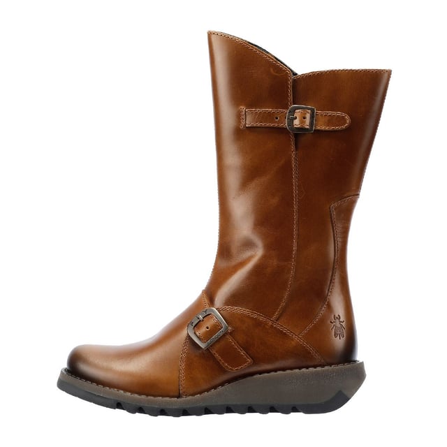 These mid calf boots from Fly London will bring you a more rugged and classic look featuring a leather upper with zip fastening on the inner for easy on / off and two decorative buckles. Complete with signature branding.