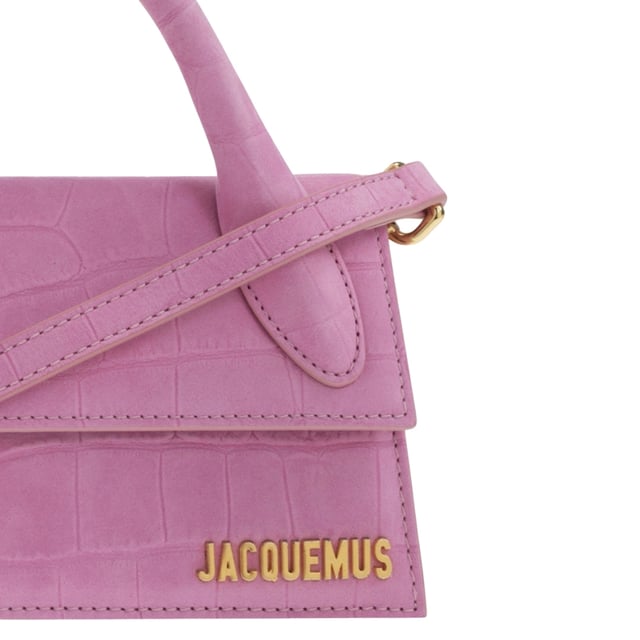 Deze tas van Jacquemus is het perfecte accessoire voor degenen die een klassiek tintje willen toevoegen aan hun dagelijkse look, Jacquemus roze tas, sluiting met sluiting, gemaakt in Italie, 100% leer, effen roze tas, de Chiquito lange tas, kleine tas