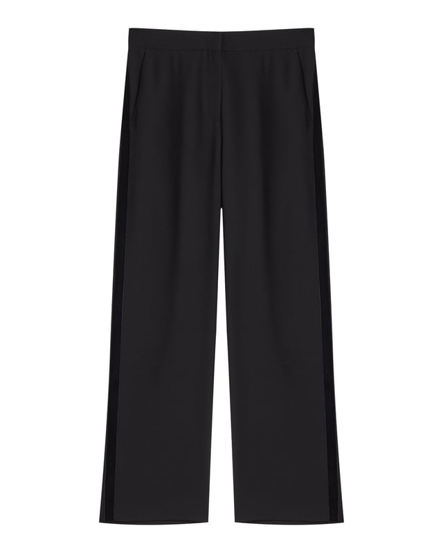 Luxe but relaxed, our velvet trim trouser are the must-have addition to your wardrobe this season. Featuring an elasticated back waistband and velvet tape on the side seams, these trousers marry comfort and style. Pair with a T-shirt for easy weekend dressing or, for a more formal look, team with a silk shirt and heels. 