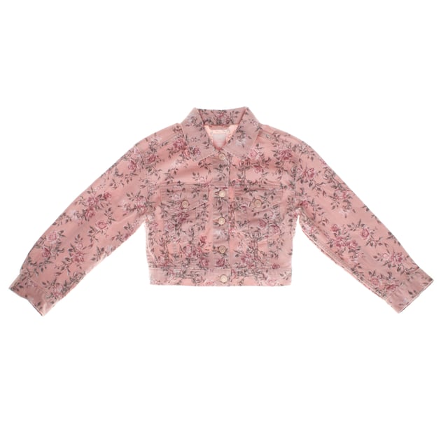 Esta chaqueta vaquera estampada de niñas combina el estilo clásico del denim con un toque moderno. 

Confeccionada en resistente tejido vaquero, destaca por su original estampado que añade un aire divertido y juvenil. 

Cuenta con un cierre frontal de botones y bolsillos en el pecho, aportando funcionalidad y un look casual ideal para el día a día. 

Es una prenda versátil, perfecta para añadir personalidad a cualquier conjunto.
 Composición: 80% Algodón, 18% Viscosa, 2% Elastano
 Cuidados:
- Lavar a máquina en agua fría  y ciclo delicado.
- Usar detergentes suaves.
- Usar secadora a baja temperatura.
- Planchar a bajas temperaturas.
- No lavar en seco.