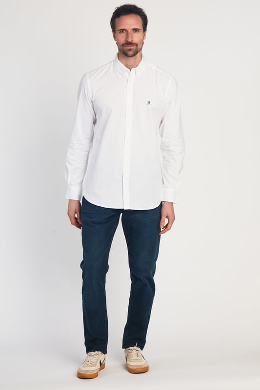 This long sleeve, button-down Oxford shirt from French Connection is a wardrobe staple. Featuring the iconic French Connection logo, button-down collar, and button cuffs. Made from cotton fabric to ensure high quality and comfortable wear.