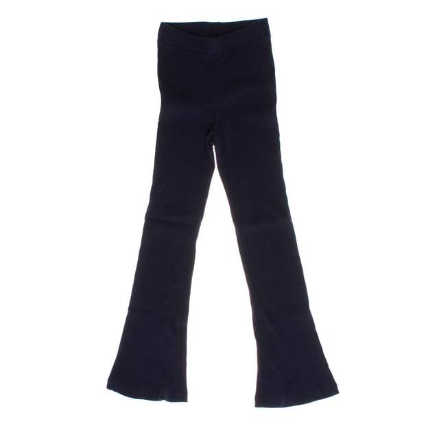 Leggings acampanados para niña confeccionados en un suave tejido de canalé, diseñados para combinar comodidad y estilo moderno. 

Estos leggings se ajustan de manera ceñida en la parte superior y se amplían desde las rodillas, creando un elegante efecto acampanado. 

El tejido elástico garantiza libertad de movimiento, mientras que la cintura elástica proporciona un ajuste cómodo y seguro. 

Ideales para un look casual o para combinar con atuendos más formales, estos leggings son una opción versátil y moderna para cualquier ocasión.
 Composición: 94% Algodón, 6% Elastano
 Cuidados:
- Lavar a máquina con agua fría.
- Utilizar colores similares en el lavado.
- Evitar el uso de blanqueadores.
- Secar a baja temperatura en secadora.
- No planchar.
- No lavar en seco.