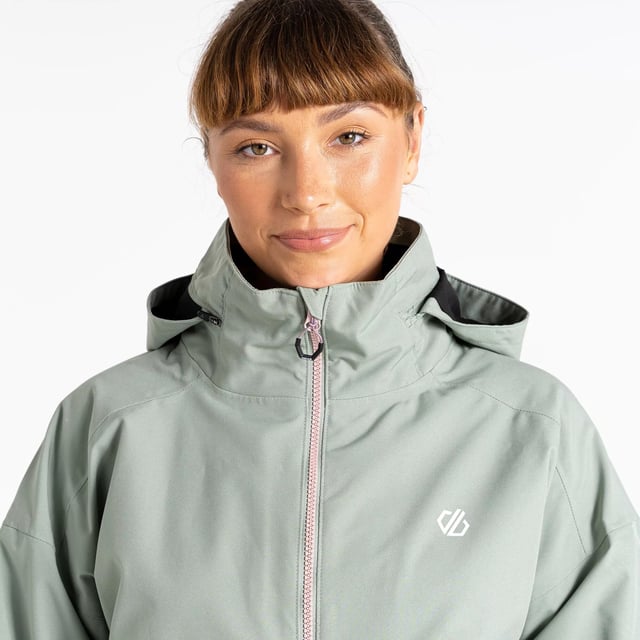 Material: 100% Polyester. Fabric: Stretch. Design: Logo. Fabric Technology: ARED 20/30, Breathable. Chin Guard, Inner Zip Guard, Taped Seams. Neckline: Hooded. Sleeve-Type: Long-Sleeved. Hood Features: Grown On Hood, Packaway. Pockets: 2 Lower Pockets, Zip, 1 Inner Pocket. Fastening: Full Zip. Sustainability: Made from Recycled Materials.