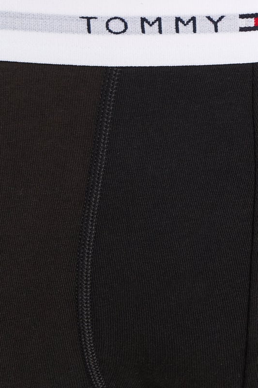Tommy Hilfiger 3-Pack Heren Trunks Tommy Hilfiger 3-pack heren trunks. De zachte trunk vangt de eenvoudige maar onmiskenbare stijl van Tommy Hilfiger met een logo-elastische tailleband. Gemaakt van een mengsel van 100% organisch en gerecycled katoen, met een elastische tailleband voor de hele dag comfort. Comfortabel, stijlvol en vriendelijk voor de planeet, wat wil je nog meer?
Belangrijkste Kenmerken
Logo-elastische tailleband
Zacht katoen
3-pack