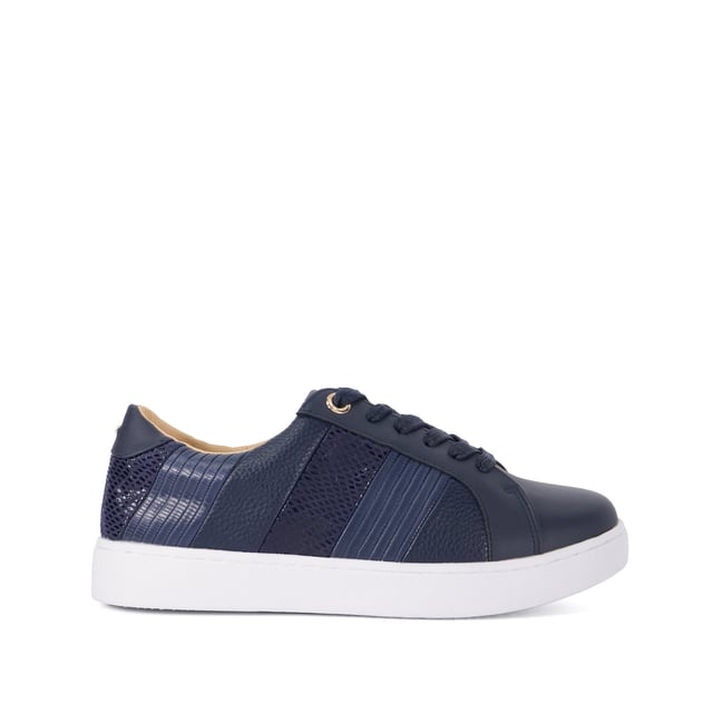 Designed with a high-shine finish, sporty silhouette and flatform sole, Eilans is a lace-up trainer you'll want to wear every day. Finished with our signature branding on the heel and padded cuffs for extra comfort, this statement round-toed style pairs perfectly with daytime outfits.