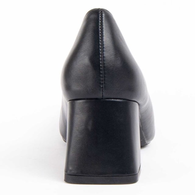 Hakschoen voor dames. Comfortabele pasvorm. Gemaakt door andere merken voor ons merk. Geschatte afmetingen: 8 cm hak.