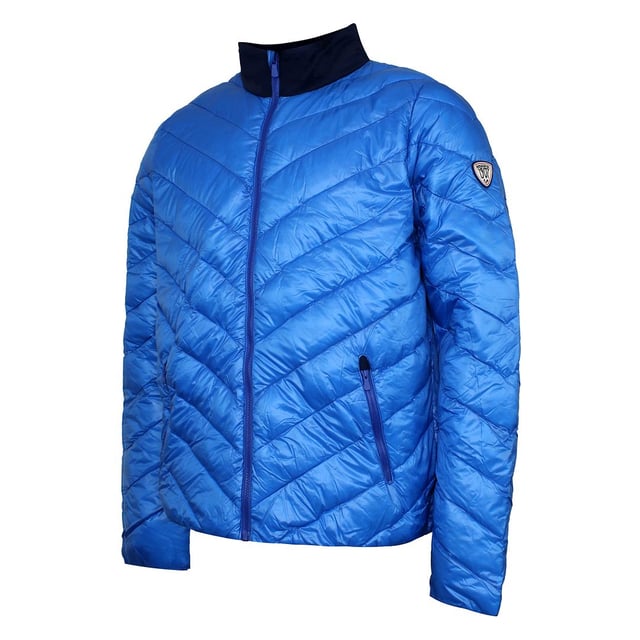 Deze jas is zorgvuldig gemaakt met oog voor detail en is perfect voor iedereen die op zoek is naar warmte, comfort en stijl tijdens hun avonturen in de buitenlucht.

De jas heeft een strakke blauwe kleur, die een vleugje verfijning toevoegt aan je ensemble. Het is gemaakt van hoogwaardige materialen, waardoor duurzaamheid en isolatie gegarandeerd zijn. De Alpine Lightdown-technologie biedt uitzonderlijke warmte zonder onnodige bulk toe te voegen, waardoor het ideaal is voor koude weersomstandigheden.

Deze jas is uitgerust met een capuchon en biedt extra bescherming tegen de elementen. De capuchon kan naar wens worden versteld, voor extra bedekking en om je te beschermen tegen wind, regen of sneeuw. Zo blijf je knus en comfortabel, ongeacht de weersomstandigheden.

De ritssluiting aan de voorkant is gemakkelijk aan en uit te trekken, terwijl je ook de ventilatie kunt aanpassen aan je voorkeur. De lange mouwen zorgen voor extra bedekking en warmte, terwijl de geribde manchetten voor een goede pasvorm zorgen en koude lucht buiten houden.

Het Rossignol-logo is smaakvol geborduurd op de borst en laat de toewijding van het merk aan kwaliteit en prestaties zien. Dit logo vertegenwoordigt het erfgoed en de expertise van Rossignol in het maken van hoogwaardige uitrusting voor outdoorliefhebbers.

Of je nu de piste op gaat, een winterwandeling maakt of gewoon boodschappen doet op een frisse dag, deze Alpine Lightdown jas is ontworpen om je warm en comfortabel te houden. De lichtgewicht constructie zorgt voor bewegingsvrijheid, terwijl de waterafstotende eigenschappen je droog en beschermd houden.

Omarm de combinatie van stijl en functionaliteit met de Rossignol Long Sleeve Zip Up Blue Men's Hooded Alpine Lightdown Jacket. Verhoog je outdoorgarderobe en ervaar de warmte en prestaties waar Rossignol bekend om staat. Blijf knus en stijlvol op je alpine avonturen en omarm de geest van outdoor exploratie.