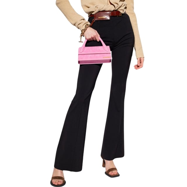 Deze tas van Jacquemus is het perfecte accessoire voor degenen die een klassiek tintje willen toevoegen aan hun dagelijkse look, Jacquemus roze tas, sluiting met sluiting, gemaakt in Italie, 100% leer, effen roze tas, de Chiquito lange tas, kleine tas