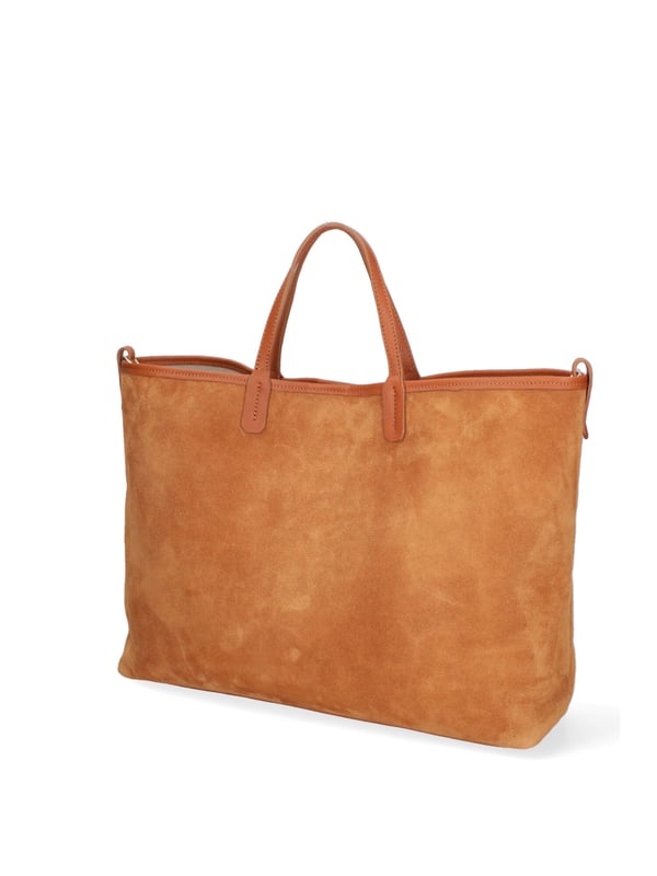 Bolso bandolera para mujer. El cierre es con botón magnético. Los bolsillos internos son uno con cremallera y otro abierto. Los bolsillos externos están ausentes. La bandolera es ajustable y extraíble en piel. El mango es de piel. Hay un compartimento interno. El material exterior es ante auténtico. Internamente está forrado en tejido 70% algodón - 30% poliéster. Medidas: 40x30x13 cm. Hecho en Italia
