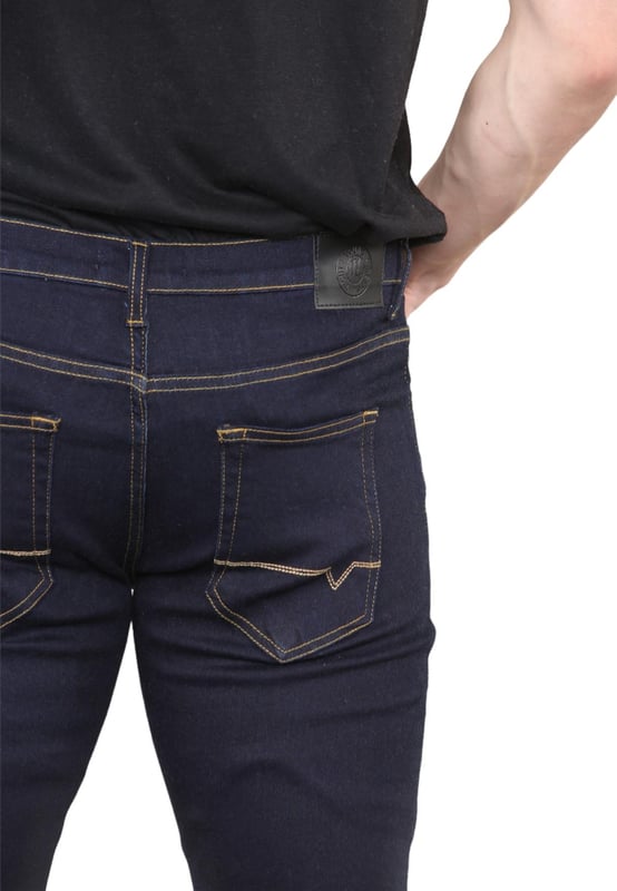 MYT Heren skinny-fit stretchjeans. Binnenbeenlengte 32 inch. Deze skinny fit jeans benadrukt je beste vorm en comfort en is voorzien van betere stretchtechnologie. 2 achterzakken, 2 voorzakken en één muntzakje. Knoopsluiting, merkknopen en klinknagels. Taillelabel van PU-leer met merklogo. Gemaakt van zeer comfortabele hyperstretch denimstof.